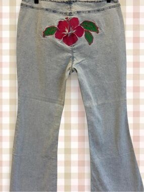 BRAND NEW WITH TAGS EMBROIDERED HIBISCUS Y2K FLOWER LOW RISW JEANS!!